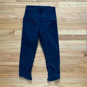 Lululemon Black Cropped Leggings with Accent Detail Size 6